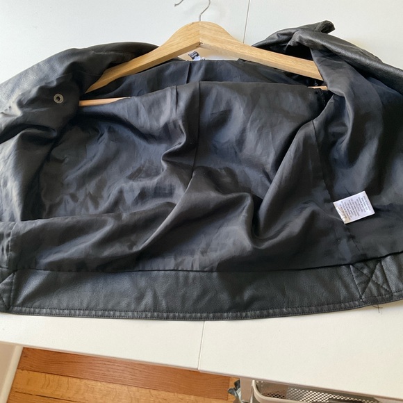 Disney D-Signed Special Edition Descendants Black Moto Faux Leather Girls M - Picture 6 of 13